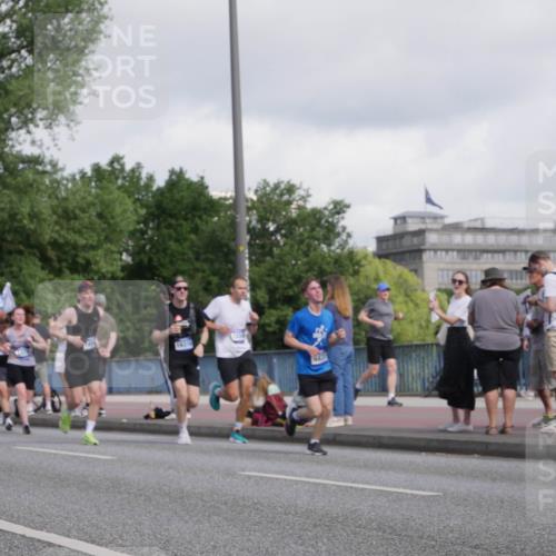 29.06.2025 - hella hamburg halbmarathon Luisa Fischer http://msf.ph/oto/8465404 29.06.2025 09:56:47 Kennedybrücke 194, 159, 1631, 1098, 1413, 1476, 1892, 2098, 2188, 2823, 3477, 3785, 4183, 4185, 6198, 6831, 8743, 9482, 9815, 10237 meine-sportfotos.de