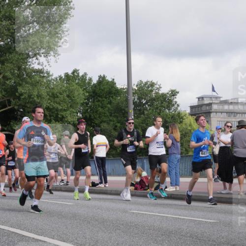 29.06.2025 - hella hamburg halbmarathon Luisa Fischer http://msf.ph/oto/8465418 29.06.2025 09:56:47 Kennedybrücke 9815, 2098, 14541, 15950, 1476, 824, 16316, 13348, 6831, 1098, 1413, 1476, 1892, 2098, 2188, 2823, 3477, 3785, 4183, 4185, 6198, 6831, 8743, 9482, 9815, 10237 meine-sportfotos.de