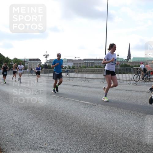 29.06.2025 - hella hamburg halbmarathon Lena Gebhardt http://msf.ph/oto/8465422 29.06.2025 09:55:09 Lombardsbrücke 8371, 1027, 8437, 5638, 10, 1200, 1683, 1696, 1706, 2207, 2222, 2274, 2287, 2367, 2411, 2592, 2596, 2816, 2955, 3208, 3209, 3258, 3435, 3747, 4093, 4121, 4189, 4832, 5102, 5399, 5447, 5638, 5705, 5708, 5884, 6027, 6158, 6290, 6389, 6662, 6723, 6836, 6923, 6938, 6978, 6991, 7052, 7312, 7335, 7659, 7908, 8117, 8371, 8437, 8482, 8487, 8657, 8693, 8889, 8981, 9031, 9038, 9051, 9093, 9159, 9476, 9661, 9710, 9869, 9931, 11333 meine-sportfotos.de