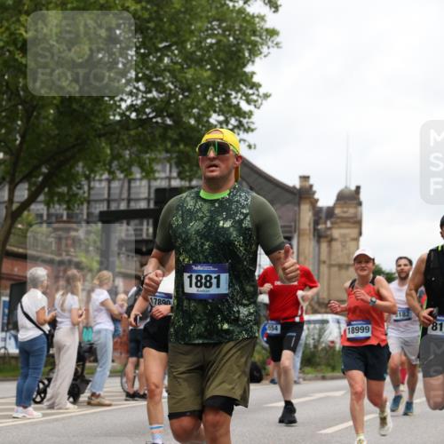 29.06.2025 - hella hamburg halbmarathon Yannick Fuchs http://msf.ph/oto/8465436 29.06.2025 10:57:11 20KM 1126, 1420, 1427, 1881, 1992, 2424, 2582, 2683, 3182, 3248, 3360, 3625, 4389, 4538, 4665, 5058, 5511, 5653, 5708, 5734, 5763, 6142, 6631, 6966, 8176, 8469, 8478, 8721, 8822, 9124, 9306, 9554, 9899, 10128, 11310, 11402, 12004, 12571, 12836, 12978, 13528, 13551, 13739, 13939, 14917, 15137, 15516, 16371, 16420, 16478, 16540, 16872, 17045, 17757, 17818, 17890, 18028, 18355, 18359, 18452, 18999, 19241 meine-sportfotos.de