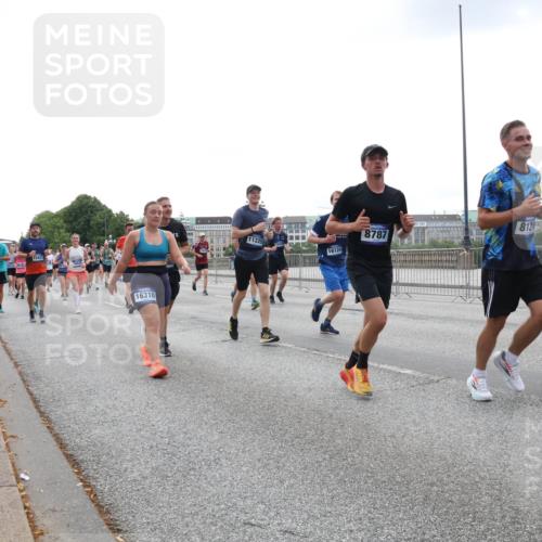 29.06.2025 - hella hamburg halbmarathon Lena Gebhardt http://msf.ph/oto/8465455 29.06.2025 10:32:24 Lombardsbrücke 16310, 11225, 16124, 8787, 8124, 1512, 1199, 1311, 1640, 1987, 2349, 2943, 3022, 3358, 3365, 3653, 3660, 3670, 3707, 3752, 3778, 3822, 4314, 4365, 4605, 4857, 4924, 5496, 5601, 5658, 5743, 5783, 5871, 5941, 6218, 6228, 6252, 6312, 6315, 7135, 7239, 7295, 7308, 7309, 7344, 7468, 7531, 7535, 7570, 7633, 7695, 7702, 7749, 7750, 7789, 7816, 8124, 8127, 8175, 8303, 8538, 8625, 8787, 8840, 8914, 8993, 9010, 9125, 9188, 9206, 10002, 10013, 10048, 10277 meine-sportfotos.de