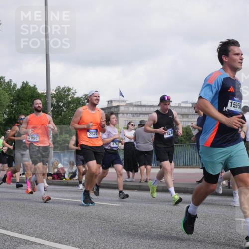 29.06.2025 - hella hamburg halbmarathon Luisa Fischer http://msf.ph/oto/8465457 29.06.2025 09:56:50 Kennedybrücke 2098, 18509, 2823, 18249, 8743, 15950, 1098, 1171, 1413, 1476, 1892, 2098, 2188, 2823, 2842, 3477, 4183, 4185, 4270, 6198, 6266, 6831, 8743, 9619, 9815, 10237 meine-sportfotos.de