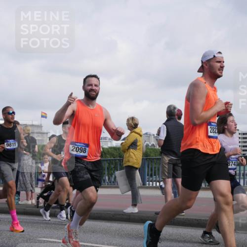 29.06.2025 - hella hamburg halbmarathon Luisa Fischer http://msf.ph/oto/8465483 29.06.2025 09:56:52 Kennedybrücke 8509, 1454, 9815, 2098, 282, 8743, 1098, 1171, 1413, 1476, 1892, 2098, 2188, 2823, 2842, 3477, 4183, 4185, 4270, 6198, 6266, 6630, 6831, 8743, 9619, 9815, 10237 meine-sportfotos.de