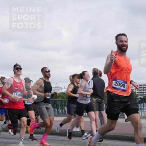 29.06.2025 - hella hamburg halbmarathon Luisa Fischer http://msf.ph/oto/8465485 29.06.2025 09:56:52 Kennedybrücke 4185, 183, 18509, 1454, 8, 2098, 1098, 1171, 1413, 1476, 1892, 2098, 2188, 2823, 2842, 3477, 4183, 4185, 4270, 6198, 6266, 6630, 6831, 8743, 9619, 9815, 10237 meine-sportfotos.de