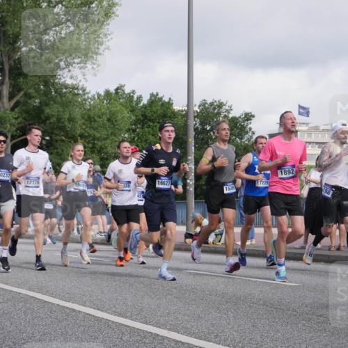 29.06.2025 - hella hamburg halbmarathon Luisa Fischer http://msf.ph/oto/8465533 29.06.2025 09:56:54 Kennedybrücke 12747, 1892, 10237, 12776, 16627, 17229, 19051, 038, 15365, 198, 70, 451, 1098, 1171, 1413, 1476, 1892, 2188, 2842, 3477, 4183, 4185, 4270, 6198, 6266, 6630, 8743, 9619, 9815, 10237 meine-sportfotos.de