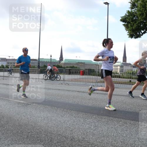 29.06.2025 - hella hamburg halbmarathon Lena Gebhardt http://msf.ph/oto/8465561 29.06.2025 09:55:10 Lombardsbrücke 8437, 1200, 1683, 1696, 1706, 2207, 2222, 2274, 2287, 2367, 2411, 2592, 2596, 2816, 2955, 3208, 3209, 3258, 3435, 3747, 4093, 4121, 4189, 4832, 5102, 5399, 5447, 5638, 5705, 5708, 6027, 6158, 6290, 6389, 6662, 6723, 6836, 6923, 6938, 6978, 6991, 7052, 7312, 7335, 7659, 7908, 8117, 8371, 8437, 8482, 8487, 8657, 8693, 8889, 8981, 9031, 9038, 9051, 9093, 9159, 9476, 9661, 9710, 9869, 9931, 11333 meine-sportfotos.de