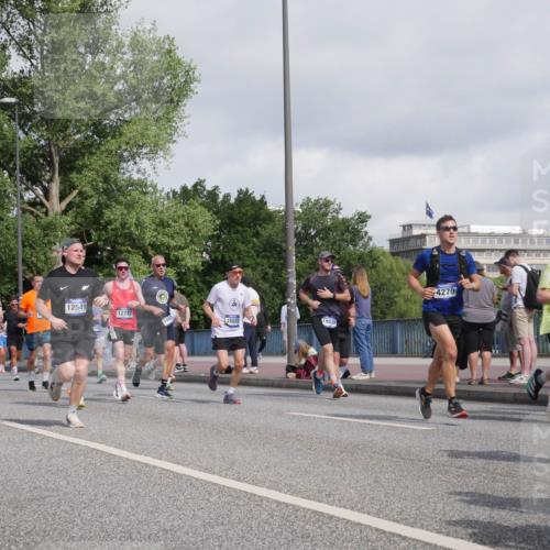 29.06.2025 - hella hamburg halbmarathon Luisa Fischer http://msf.ph/oto/8465577 29.06.2025 09:56:57 Kennedybrücke 12549, 15001, 12747, 15825, 18815, 4270, 17451, 1098, 1171, 1413, 1892, 2842, 4270, 6198, 6266, 6630, 7709, 8576, 9463, 9619, 10237, 10529 meine-sportfotos.de