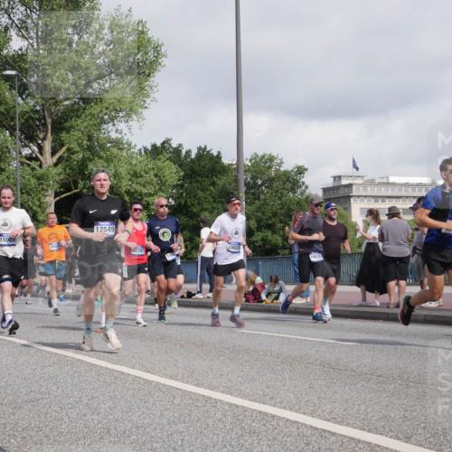 29.06.2025 - hella hamburg halbmarathon Luisa Fischer http://msf.ph/oto/8465579 29.06.2025 09:56:58 Kennedybrücke 12047, 15001, 1662, 12549, 2747, 15825, 18815, 1098, 1171, 1892, 2842, 4270, 6198, 6266, 6630, 7709, 8576, 9463, 9619, 10237, 10529 meine-sportfotos.de