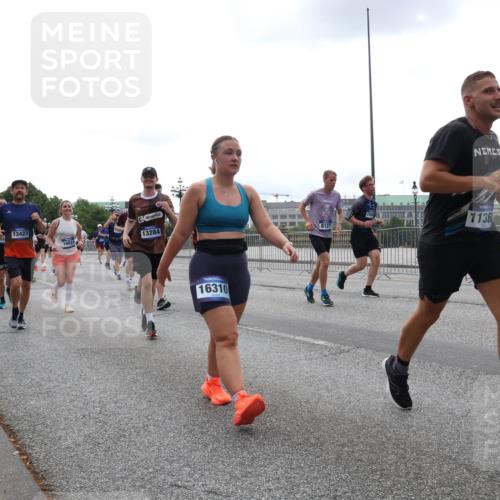 29.06.2025 - hella hamburg halbmarathon Lena Gebhardt http://msf.ph/oto/8465595 29.06.2025 10:32:26 Lombardsbrücke 13423, 16821, 13284, 16310, 8127, 1136, 11225, 1199, 1311, 1640, 1987, 2349, 2943, 3022, 3365, 3653, 3660, 3670, 3707, 3752, 3778, 3822, 4314, 4365, 4605, 4857, 4924, 5496, 5601, 5658, 5743, 5783, 5871, 5941, 6218, 6228, 6252, 6312, 6315, 7135, 7239, 7295, 7308, 7309, 7344, 7468, 7531, 7535, 7570, 7633, 7695, 7702, 7749, 7750, 7789, 7816, 8124, 8127, 8175, 8303, 8538, 8625, 8787, 8840, 8914, 8993, 9010, 9125, 9188, 9206, 10002, 10013, 10048, 10277 meine-sportfotos.de