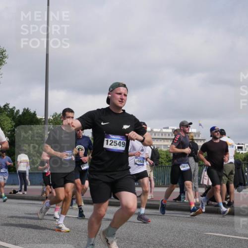 29.06.2025 - hella hamburg halbmarathon Luisa Fischer http://msf.ph/oto/8465602 29.06.2025 09:56:59 Kennedybrücke 1500, 17997, 18427, 12549, 15825, 18815, 1098, 1171, 2842, 4029, 4270, 5706, 6198, 6266, 6630, 7709, 8576, 9463, 9619, 10237, 10529 meine-sportfotos.de