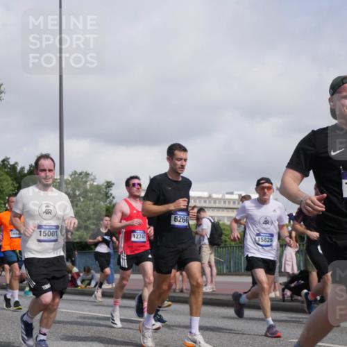 29.06.2025 - hella hamburg halbmarathon Luisa Fischer http://msf.ph/oto/8465607 29.06.2025 09:57:00 Kennedybrücke 1662, 15001, 12747, 6266, 15825, 12549, 1098, 1171, 2470, 2842, 4029, 4270, 5020, 5706, 6266, 6630, 6819, 7709, 8374, 8576, 9051, 9463, 9619, 10529 meine-sportfotos.de