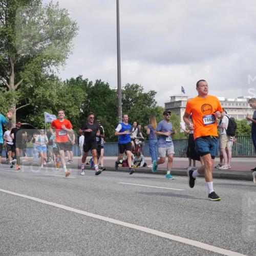 29.06.2025 - hella hamburg halbmarathon Luisa Fischer http://msf.ph/oto/8465616 29.06.2025 09:57:01 Kennedybrücke 10529, 6630, 7709, 19, 12047, 1799, 16625, 1171, 2470, 2842, 4029, 4270, 5020, 5706, 6266, 6630, 6819, 7709, 8142, 8374, 8576, 9051, 9463, 9619, 10529 meine-sportfotos.de