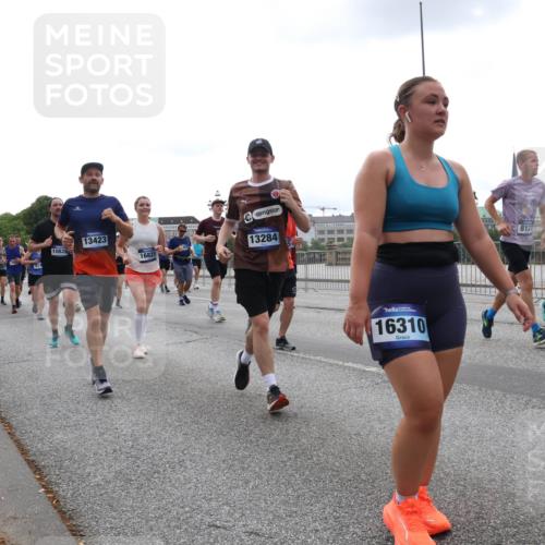 29.06.2025 - hella hamburg halbmarathon Lena Gebhardt http://msf.ph/oto/8465625 29.06.2025 10:32:26 Lombardsbrücke 10828, 15987, 13423, 16821, 13284, 16310, 8127, 155, 1199, 1311, 1640, 1987, 2349, 2943, 3022, 3365, 3653, 3660, 3670, 3707, 3752, 3778, 3822, 4314, 4365, 4605, 4857, 4924, 5496, 5601, 5658, 5743, 5783, 5871, 5941, 6218, 6228, 6252, 6312, 6315, 7135, 7239, 7295, 7308, 7309, 7344, 7468, 7531, 7535, 7570, 7633, 7695, 7702, 7749, 7750, 7789, 7816, 8124, 8127, 8175, 8303, 8538, 8625, 8787, 8840, 8914, 8993, 9010, 9125, 9188, 9206, 10002, 10013, 10048, 10277 meine-sportfotos.de