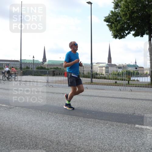 29.06.2025 - hella hamburg halbmarathon Lena Gebhardt http://msf.ph/oto/8465634 29.06.2025 09:55:11 Lombardsbrücke 1200, 1683, 1696, 1706, 1884, 2207, 2222, 2274, 2287, 2367, 2411, 2592, 2596, 2816, 2955, 3208, 3209, 3258, 3435, 3747, 4093, 4121, 4189, 4832, 5102, 5399, 5447, 5638, 5705, 5708, 6027, 6158, 6290, 6389, 6662, 6723, 6836, 6923, 6938, 6978, 6991, 7052, 7312, 7335, 7659, 7908, 8117, 8371, 8437, 8487, 8657, 8693, 8889, 8981, 9031, 9038, 9051, 9093, 9159, 9476, 9661, 9710, 9869, 9931, 11333 meine-sportfotos.de