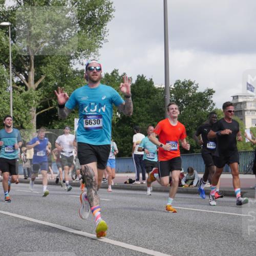 29.06.2025 - hella hamburg halbmarathon Luisa Fischer http://msf.ph/oto/8465638 29.06.2025 09:57:02 Kennedybrücke 15422, 10529, 14797, 7709, 6630, 18380, 047, 18499, 2020, 2470, 4029, 5020, 5706, 6266, 6630, 6819, 7709, 8142, 8374, 8576, 9051, 9463, 9619, 10529 meine-sportfotos.de