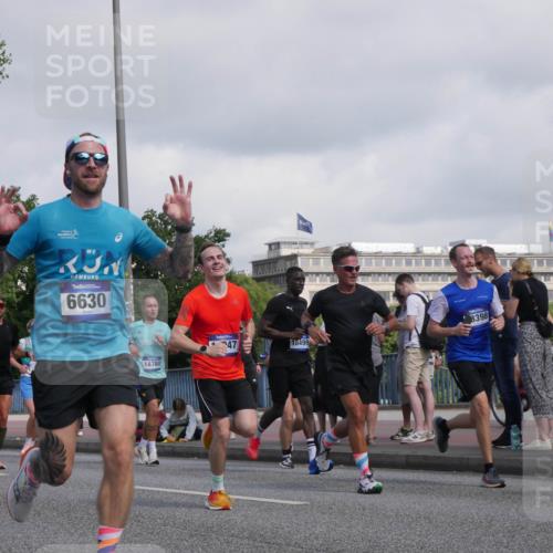 29.06.2025 - hella hamburg halbmarathon Luisa Fischer http://msf.ph/oto/8465643 29.06.2025 09:57:03 Kennedybrücke 19, 7709, 6630, 8398, 47, 18499, 18380, 1399, 1750, 2020, 2470, 4029, 4816, 5020, 5706, 6630, 6819, 7709, 8142, 8374, 8576, 9051, 9463, 10529 meine-sportfotos.de