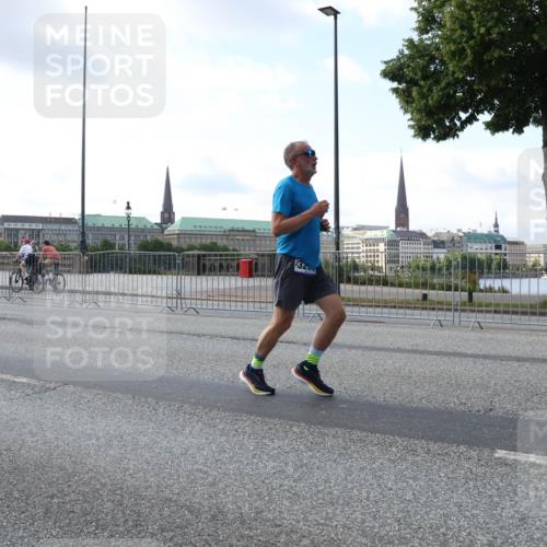 29.06.2025 - hella hamburg halbmarathon Lena Gebhardt http://msf.ph/oto/8465646 29.06.2025 09:55:11 Lombardsbrücke 1200, 1683, 1696, 1706, 1884, 2207, 2222, 2274, 2287, 2367, 2411, 2592, 2596, 2816, 2955, 3208, 3209, 3258, 3435, 3747, 4093, 4121, 4189, 4832, 5102, 5399, 5447, 5638, 5705, 5708, 6027, 6158, 6290, 6389, 6662, 6723, 6836, 6923, 6938, 6978, 6991, 7052, 7312, 7335, 7659, 7908, 8117, 8371, 8437, 8487, 8657, 8693, 8889, 8981, 9031, 9038, 9051, 9093, 9159, 9476, 9661, 9710, 9869, 9931, 11333 meine-sportfotos.de