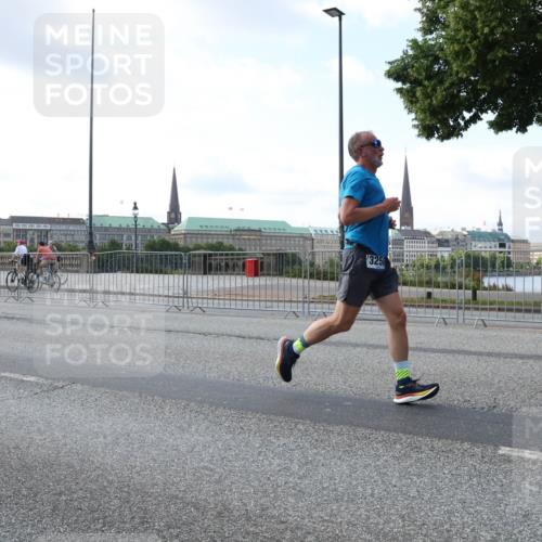 29.06.2025 - hella hamburg halbmarathon Lena Gebhardt http://msf.ph/oto/8465668 29.06.2025 09:55:11 Lombardsbrücke 3258, 1200, 1683, 1696, 1706, 1884, 2207, 2222, 2274, 2287, 2367, 2411, 2592, 2596, 2816, 2955, 3208, 3209, 3258, 3435, 3747, 4093, 4121, 4189, 4832, 5102, 5399, 5447, 5638, 5705, 5708, 6027, 6158, 6290, 6389, 6662, 6723, 6836, 6923, 6938, 6978, 6991, 7052, 7312, 7335, 7659, 7908, 8117, 8371, 8437, 8487, 8657, 8693, 8889, 8981, 9031, 9038, 9051, 9093, 9159, 9476, 9661, 9710, 9869, 9931, 11333 meine-sportfotos.de