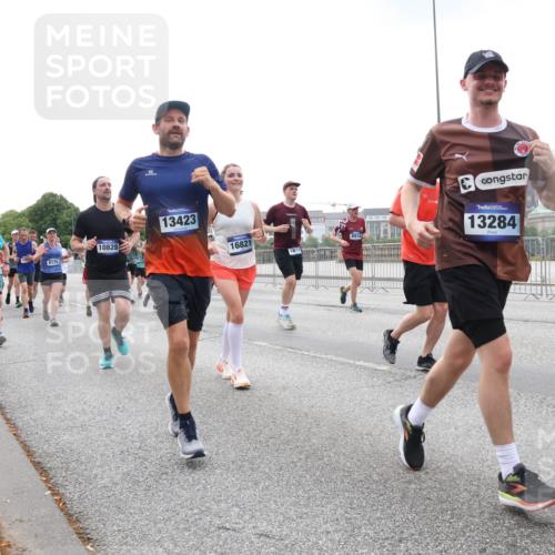29.06.2025 - hella hamburg halbmarathon Lena Gebhardt http://msf.ph/oto/8465672 29.06.2025 10:32:27 Lombardsbrücke 15987, 8175, 10828, 13423, 16821, 13284, 1199, 1311, 1640, 1987, 2059, 2349, 2943, 3022, 3365, 3653, 3660, 3670, 3707, 3778, 3822, 4314, 4365, 4446, 4605, 4857, 4924, 5496, 5601, 5658, 5743, 5783, 5871, 5941, 6218, 6228, 6252, 6312, 6315, 7135, 7239, 7295, 7308, 7309, 7344, 7468, 7531, 7535, 7570, 7633, 7695, 7702, 7749, 7750, 7789, 8124, 8127, 8175, 8303, 8538, 8625, 8787, 8840, 8914, 8993, 9010, 9125, 9188, 9206, 10002, 10013, 10048, 10277 meine-sportfotos.de