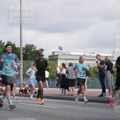 29.06.2025 - hella hamburg halbmarathon Luisa Fischer http://msf.ph/oto/8465686 29.06.2025 09:57:04 Kennedybrücke 05, 10529, 57, 1220, 18380, 18499, 1399, 1750, 2020, 2470, 4029, 4816, 5020, 5706, 6630, 6819, 7087, 7709, 8142, 8374, 8576, 9051, 9463, 10529 meine-sportfotos.de