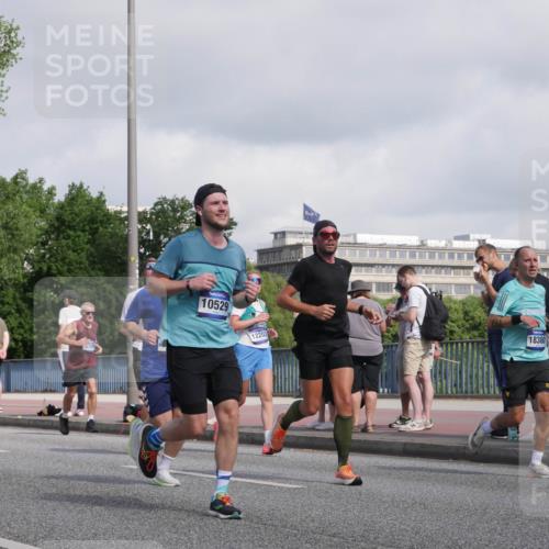 29.06.2025 - hella hamburg halbmarathon Luisa Fischer http://msf.ph/oto/8465692 29.06.2025 09:57:05 Kennedybrücke 570, 10529, 12203, 18380, 1342, 1399, 1750, 2020, 2470, 2889, 4029, 4816, 5020, 5706, 6630, 6819, 7087, 7297, 7709, 8142, 8374, 8576, 9051, 9463, 10529 meine-sportfotos.de