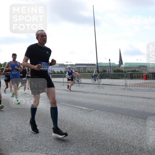 29.06.2025 - hella hamburg halbmarathon Lena Gebhardt http://msf.ph/oto/8465714 29.06.2025 09:55:11 Lombardsbrücke 7508, 18229, 9032, 8693, 6027, 3371, 430, 1200, 1683, 1696, 1706, 1884, 2207, 2222, 2274, 2287, 2367, 2411, 2592, 2596, 2816, 2955, 3208, 3209, 3258, 3435, 3747, 4093, 4121, 4189, 4832, 5102, 5399, 5447, 5638, 5705, 5708, 6027, 6158, 6290, 6389, 6662, 6723, 6836, 6923, 6938, 6978, 6991, 7052, 7312, 7335, 7659, 7908, 8117, 8371, 8437, 8487, 8657, 8693, 8889, 8981, 9031, 9038, 9051, 9093, 9159, 9476, 9661, 9710, 9869, 9931, 11333 meine-sportfotos.de