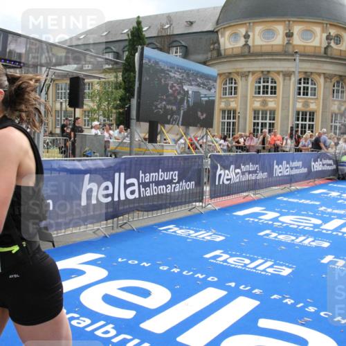 29.06.2025 - hella hamburg halbmarathon Michael Strokosch http://msf.ph/oto/8465716 29.06.2025 10:33:58 Ziel 9519, 10865, 15500 meine-sportfotos.de