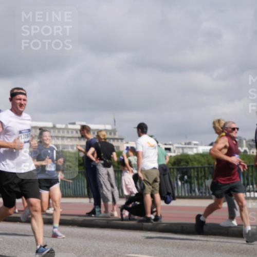 29.06.2025 - hella hamburg halbmarathon Luisa Fischer http://msf.ph/oto/8465737 29.06.2025 09:57:08 Kennedybrücke 13297, 1119, 1342, 1399, 1750, 2020, 2470, 2889, 4029, 4816, 5020, 5706, 6819, 7087, 7297, 7709, 8142, 8374, 8576, 9051, 9463, 10529 meine-sportfotos.de
