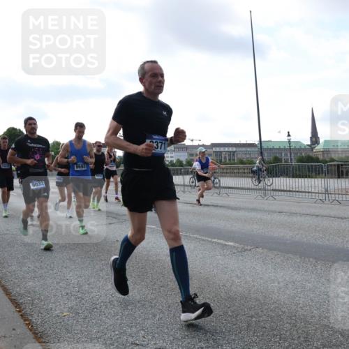 29.06.2025 - hella hamburg halbmarathon Lena Gebhardt http://msf.ph/oto/8465740 29.06.2025 09:55:11 Lombardsbrücke 7508, 18229, 9032, 1889, 8693, 6027, 371, 1200, 1683, 1696, 1706, 1884, 2207, 2222, 2274, 2287, 2367, 2411, 2592, 2596, 2816, 2955, 3208, 3209, 3258, 3435, 3747, 4093, 4121, 4189, 4832, 5102, 5399, 5447, 5638, 5705, 5708, 6027, 6158, 6290, 6389, 6662, 6723, 6836, 6923, 6938, 6978, 6991, 7052, 7312, 7335, 7659, 7908, 8117, 8371, 8437, 8487, 8657, 8693, 8889, 8981, 9031, 9038, 9051, 9093, 9159, 9476, 9661, 9710, 9869, 9931, 11333 meine-sportfotos.de