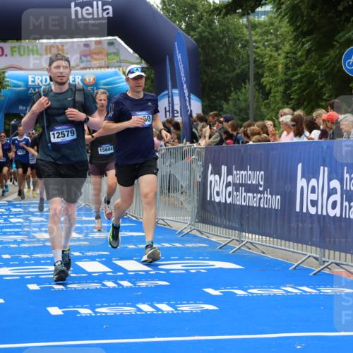 29.06.2025 - hella hamburg halbmarathon Strokosch-Dieckow http://msf.ph/oto/8465762 29.06.2025 10:47:04 Ziel 1460, 1689, 2623, 4093, 4377, 5472, 6373, 6700, 7908, 9794, 10122, 12579, 13007, 13728, 14415, 14449, 14594, 14783, 15684, 15825, 16081, 17718, 17979 meine-sportfotos.de