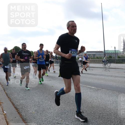 29.06.2025 - hella hamburg halbmarathon Lena Gebhardt http://msf.ph/oto/8465764 29.06.2025 09:55:11 Lombardsbrücke 7508, 18229, 9032, 8693, 6027, 8371, 1200, 1683, 1696, 1706, 1884, 2207, 2222, 2274, 2287, 2367, 2411, 2592, 2596, 2816, 2955, 3208, 3209, 3258, 3435, 3747, 4093, 4121, 4189, 4832, 5102, 5399, 5447, 5638, 5705, 5708, 6027, 6158, 6290, 6389, 6662, 6723, 6836, 6923, 6938, 6978, 6991, 7052, 7312, 7335, 7659, 7908, 8117, 8371, 8437, 8487, 8657, 8693, 8889, 8981, 9031, 9038, 9051, 9093, 9159, 9476, 9661, 9710, 9869, 9931, 11333 meine-sportfotos.de