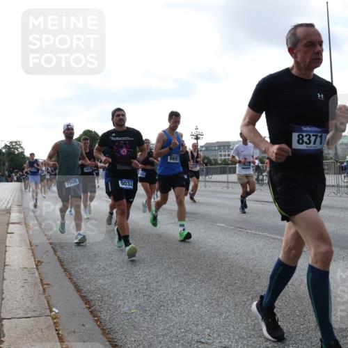 29.06.2025 - hella hamburg halbmarathon Lena Gebhardt http://msf.ph/oto/8465779 29.06.2025 09:55:12 Lombardsbrücke 7508, 9032, 8693, 18430, 8371, 1200, 1683, 1696, 1706, 1884, 2207, 2222, 2274, 2287, 2367, 2411, 2592, 2596, 2816, 2955, 3208, 3209, 3258, 3435, 3747, 4093, 4121, 4189, 4832, 5102, 5399, 5447, 5638, 5705, 5708, 6027, 6158, 6290, 6389, 6662, 6723, 6836, 6923, 6938, 6978, 6991, 7052, 7312, 7335, 7659, 7908, 8117, 8371, 8437, 8487, 8657, 8693, 8889, 8981, 9031, 9051, 9093, 9159, 9476, 9661, 9710, 9869, 9931, 11333 meine-sportfotos.de