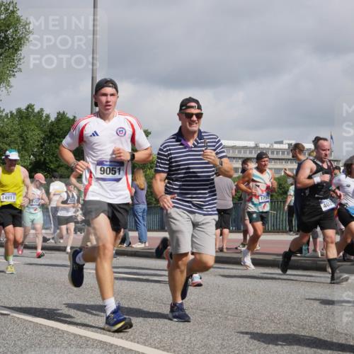 29.06.2025 - hella hamburg halbmarathon Luisa Fischer http://msf.ph/oto/8465791 29.06.2025 09:57:11 Kennedybrücke 7087, 14911, 297, 9051, 1750, 402, 1119, 1342, 1399, 1750, 1942, 2020, 2442, 2470, 2889, 3562, 4017, 4029, 4816, 5020, 5447, 5706, 5884, 6819, 7087, 7297, 8142, 8374, 9051 meine-sportfotos.de
