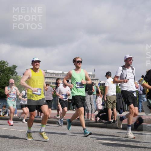 29.06.2025 - hella hamburg halbmarathon Luisa Fischer http://msf.ph/oto/8465824 29.06.2025 09:57:13 Kennedybrücke 7087, 7297, 17461, 13630, 13, 202, 1119, 1342, 1399, 1750, 1942, 2020, 2442, 2470, 2561, 2889, 3562, 4017, 4816, 5020, 5447, 5884, 6819, 7087, 7297, 8142, 8374, 8482, 9051 meine-sportfotos.de