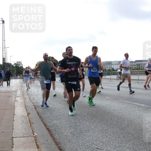 29.06.2025 - hella hamburg halbmarathon Lena Gebhardt http://msf.ph/oto/8465858 29.06.2025 09:55:12 Lombardsbrücke 1822, 7508, 9032, 8693, 1200, 1683, 1696, 1706, 1884, 2207, 2222, 2274, 2287, 2367, 2411, 2592, 2596, 2816, 2955, 3208, 3209, 3258, 3435, 3747, 4093, 4121, 4189, 4832, 5102, 5399, 5447, 5638, 5705, 5708, 6027, 6158, 6290, 6389, 6662, 6723, 6836, 6923, 6938, 6978, 6991, 7052, 7312, 7335, 7659, 7908, 8117, 8371, 8437, 8487, 8657, 8693, 8889, 8981, 9031, 9051, 9093, 9159, 9476, 9661, 9710, 9869, 9931, 11333 meine-sportfotos.de