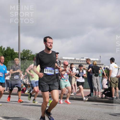 29.06.2025 - hella hamburg halbmarathon Luisa Fischer http://msf.ph/oto/8465866 29.06.2025 09:57:14 Kennedybrücke 1119, 17353, 4816, 15981, 087, 2889, 7297, 17461, 1119, 1342, 1399, 1750, 1942, 2020, 2367, 2442, 2561, 2889, 3562, 4017, 4816, 5447, 5884, 7087, 7297, 8142, 8482, 8916, 10057 meine-sportfotos.de