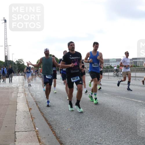 29.06.2025 - hella hamburg halbmarathon Lena Gebhardt http://msf.ph/oto/8465875 29.06.2025 09:55:12 Lombardsbrücke 7508, 18229, 9032, 8693, 1200, 1683, 1696, 1706, 1884, 2207, 2222, 2274, 2287, 2367, 2411, 2592, 2596, 2816, 2955, 3208, 3209, 3258, 3435, 3747, 4093, 4121, 4189, 4832, 5102, 5399, 5447, 5638, 5705, 5708, 6027, 6158, 6290, 6389, 6662, 6723, 6836, 6923, 6938, 6978, 6991, 7052, 7312, 7335, 7659, 7908, 8117, 8371, 8437, 8487, 8657, 8693, 8889, 8981, 9031, 9051, 9093, 9159, 9476, 9661, 9710, 9869, 9931, 11333 meine-sportfotos.de