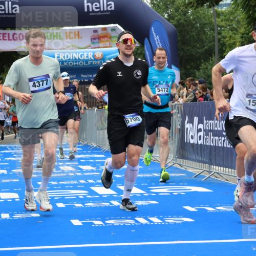 29.06.2025 - hella hamburg halbmarathon Strokosch-Dieckow http://msf.ph/oto/8465897 29.06.2025 10:47:02 Ziel 1139, 1460, 1689, 4093, 4377, 5472, 6700, 7908, 9794, 10122, 12579, 13007, 13728, 14415, 14449, 14594, 14783, 15684, 15825, 16081, 17979 meine-sportfotos.de