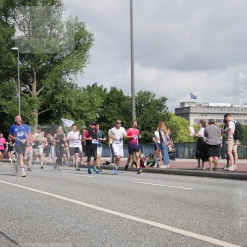 29.06.2025 - hella hamburg halbmarathon Luisa Fischer http://msf.ph/oto/8465926 29.06.2025 09:57:16 Kennedybrücke 17710, 4017, 124130, 2442, 84, 1119, 1119, 1342, 1399, 1750, 1942, 2222, 2367, 2442, 2561, 2670, 2889, 3562, 4017, 4816, 5447, 5884, 6290, 7087, 7297, 8482, 8698, 8916, 10057 meine-sportfotos.de