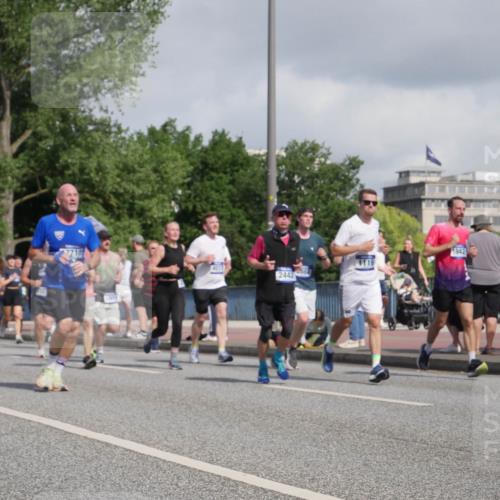 29.06.2025 - hella hamburg halbmarathon Luisa Fischer http://msf.ph/oto/8465943 29.06.2025 09:57:17 Kennedybrücke 7710, 2442, 88, 1942, 1119, 1342, 1942, 2222, 2367, 2442, 2561, 2670, 2889, 3562, 4017, 5447, 5884, 6290, 7087, 7297, 8482, 8698, 8916, 9924, 10057 meine-sportfotos.de