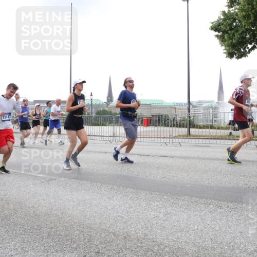 29.06.2025 - hella hamburg halbmarathon Lena Gebhardt http://msf.ph/oto/8465970 29.06.2025 10:32:30 Lombardsbrücke 8175, 153, 4857, 15147, 1710, 1199, 1311, 1640, 1987, 2059, 2349, 2943, 3022, 3365, 3653, 3660, 3670, 3707, 3778, 3822, 4314, 4365, 4446, 4605, 4857, 4924, 5496, 5601, 5658, 5743, 5783, 5871, 5941, 6218, 6228, 6252, 6312, 6315, 7135, 7239, 7308, 7309, 7344, 7387, 7468, 7531, 7535, 7570, 7633, 7695, 7702, 7749, 7750, 7789, 8124, 8127, 8175, 8303, 8625, 8787, 8840, 8914, 8993, 9010, 9125, 9188, 9206, 10002, 10013, 10048, 10277 meine-sportfotos.de