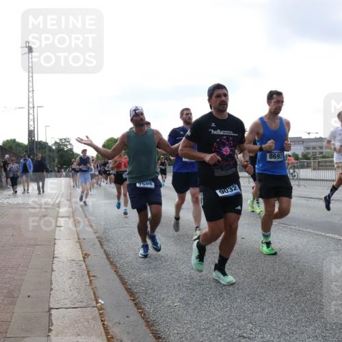 29.06.2025 - hella hamburg halbmarathon Lena Gebhardt http://msf.ph/oto/8465993 29.06.2025 09:55:12 Lombardsbrücke 7508, 32, 9032, 8693, 18430, 1200, 1683, 1696, 1706, 1884, 2207, 2222, 2274, 2287, 2367, 2411, 2592, 2596, 2816, 2955, 3208, 3209, 3258, 3435, 3747, 4093, 4121, 4189, 4832, 5102, 5399, 5447, 5638, 5705, 5708, 6027, 6158, 6290, 6389, 6662, 6723, 6836, 6923, 6938, 6978, 6991, 7052, 7312, 7335, 7659, 7908, 8117, 8371, 8437, 8487, 8657, 8693, 8889, 8981, 9031, 9051, 9093, 9159, 9476, 9661, 9710, 9869, 9931, 11333 meine-sportfotos.de