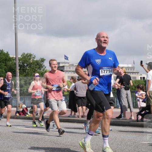 29.06.2025 - hella hamburg halbmarathon Luisa Fischer http://msf.ph/oto/8465997 29.06.2025 09:57:20 Kennedybrücke 1422, 13008, 7865, 17710, 58, 1119, 1942, 2222, 2367, 2442, 2561, 2670, 3562, 4017, 5447, 5884, 6290, 6978, 6991, 7274, 8482, 8698, 8916, 9710, 9924, 10057 meine-sportfotos.de