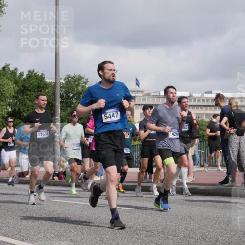 29.06.2025 - hella hamburg halbmarathon Luisa Fischer http://msf.ph/oto/8466117 29.06.2025 09:57:22 Kennedybrücke 2367, 2670, 11688, 12367, 62, 5447, 7033, 14248, 834, 3482, 1942, 2222, 2367, 2442, 2561, 2670, 2816, 3562, 4017, 5447, 5884, 6290, 6978, 6991, 7274, 7335, 8482, 8698, 8916, 8981, 9710, 9924, 10057 meine-sportfotos.de