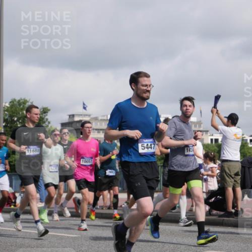 29.06.2025 - hella hamburg halbmarathon Luisa Fischer http://msf.ph/oto/8466131 29.06.2025 09:57:23 Kennedybrücke 2670, 17753, 11688, 1236, 10057, 17033, 5447, 1424, 3482, 1817, 2222, 2367, 2561, 2670, 2816, 3562, 4017, 5447, 5884, 6290, 6978, 6991, 7274, 7335, 8482, 8698, 8916, 8981, 9038, 9710, 9924, 10057 meine-sportfotos.de