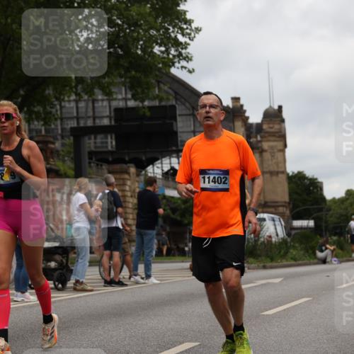 29.06.2025 - hella hamburg halbmarathon Yannick Fuchs http://msf.ph/oto/8466136 29.06.2025 10:57:16 20KM 1126, 1184, 1722, 1724, 1881, 1992, 2424, 2582, 3182, 3248, 3360, 3625, 4370, 4538, 4665, 5058, 5511, 5653, 5708, 5734, 5763, 6142, 6631, 6966, 7243, 7333, 8176, 8469, 8478, 8721, 8822, 9124, 9439, 9554, 9681, 9899, 10128, 10866, 11402, 12004, 12513, 12836, 13528, 13551, 13739, 14313, 15137, 15516, 15550, 16371, 16420, 16478, 16540, 16872, 17045, 17757, 17818, 17890, 18028, 18355, 18359, 18452, 18999, 19241 meine-sportfotos.de