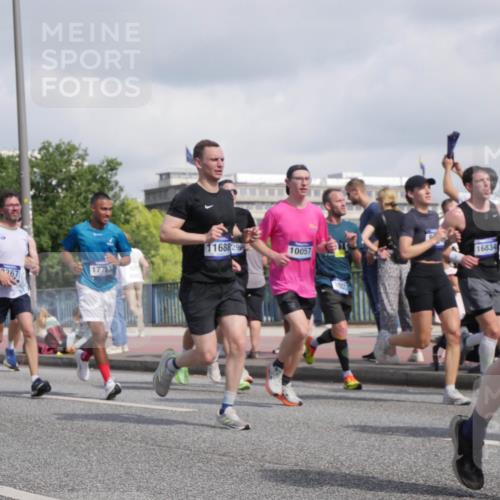 29.06.2025 - hella hamburg halbmarathon Luisa Fischer http://msf.ph/oto/8466145 29.06.2025 09:57:23 Kennedybrücke 11688299, 10057, 17753, 16834, 1817, 2222, 2367, 2561, 2670, 2816, 3562, 4017, 5447, 5884, 6290, 6978, 6991, 7274, 7335, 8482, 8698, 8916, 8981, 9038, 9710, 9924, 10057 meine-sportfotos.de