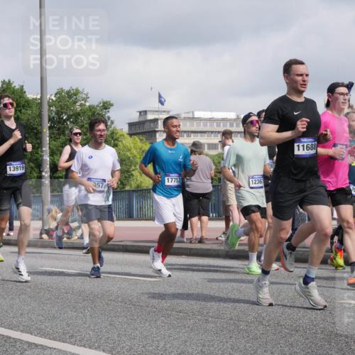 29.06.2025 - hella hamburg halbmarathon Luisa Fischer http://msf.ph/oto/8466165 29.06.2025 09:57:24 Kennedybrücke 174, 1267, 13919, 290, 17753, 267, 12367, 11688, 7033, 1817, 2222, 2367, 2561, 2670, 2816, 3562, 4017, 5447, 6290, 6978, 6991, 7274, 7335, 7908, 8482, 8698, 8916, 8981, 9038, 9710, 9924, 10057 meine-sportfotos.de