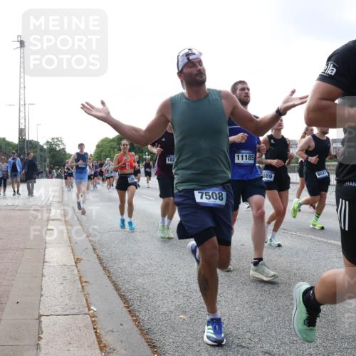 29.06.2025 - hella hamburg halbmarathon Lena Gebhardt http://msf.ph/oto/8466167 29.06.2025 09:55:13 Lombardsbrücke 120, 182, 7508, 23, 11185, 889, 6027, 693, 9032, 1200, 1683, 1696, 1706, 1884, 1976, 2207, 2222, 2274, 2287, 2367, 2411, 2592, 2596, 2816, 2955, 3208, 3209, 3258, 3435, 3747, 4093, 4121, 4189, 4832, 5102, 5399, 5447, 5638, 5705, 5708, 6027, 6158, 6290, 6389, 6662, 6723, 6836, 6923, 6938, 6978, 6991, 7052, 7312, 7335, 7659, 7908, 8117, 8371, 8437, 8487, 8657, 8693, 8889, 8981, 9031, 9093, 9159, 9476, 9661, 9710, 9869, 9931, 11333 meine-sportfotos.de