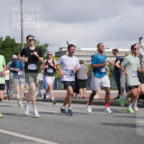 29.06.2025 - hella hamburg halbmarathon Luisa Fischer http://msf.ph/oto/8466179 29.06.2025 09:57:24 Kennedybrücke 1817, 2222, 2367, 2561, 2670, 2816, 3562, 4017, 5447, 6290, 6978, 6991, 7274, 7335, 7908, 8482, 8698, 8916, 8981, 9038, 9710, 9924, 10057 meine-sportfotos.de